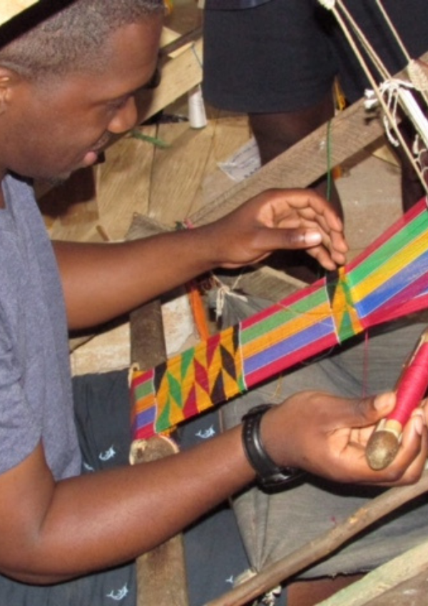 weaving kente cloth ghana